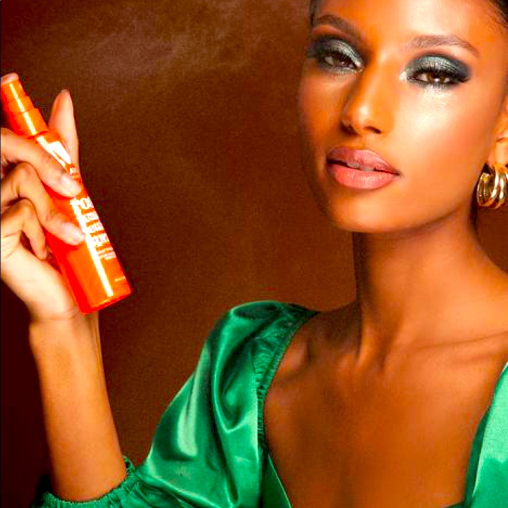 Setting makeup spray Maven beauty